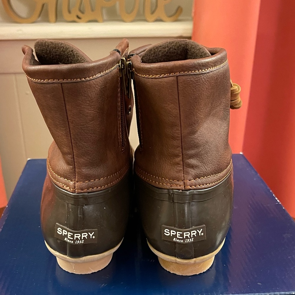 Girl's Big Kid Size 4 SPERRY Saltwater Duck Boots Brown - NIB - Missing One Lace - Picture 2 of 6